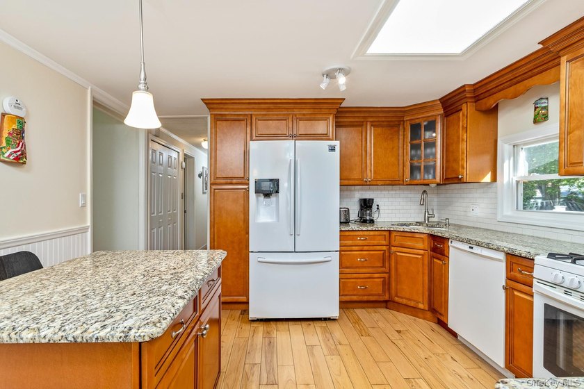 Welcome to easy, low-maintenance living in this well-maintained - photo 12