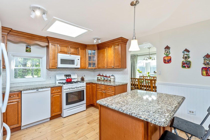 Welcome to easy, low-maintenance living in this well-maintained - photo 13