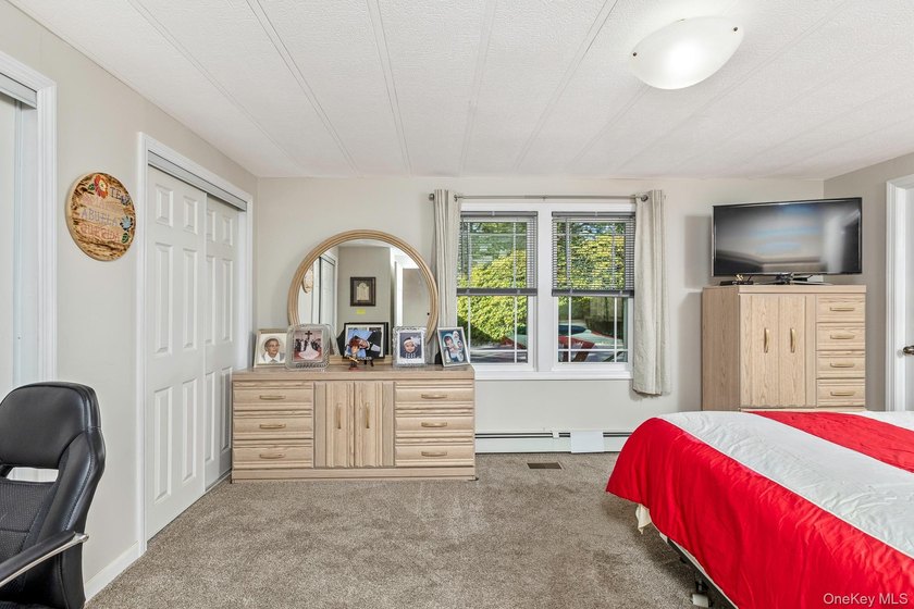Welcome to easy, low-maintenance living in this well-maintained - photo 17