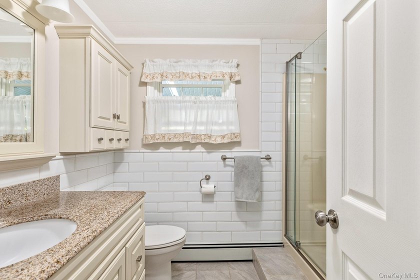 Welcome to easy, low-maintenance living in this well-maintained - photo 18