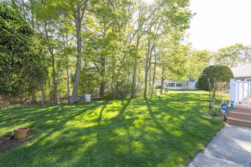 Welcome to easy, low-maintenance living in this well-maintained - photo 25