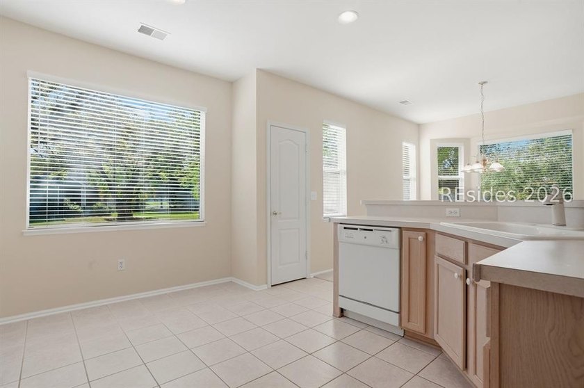 Well-maintained Potomac model located on a quiet cul-de-sac in - photo 29