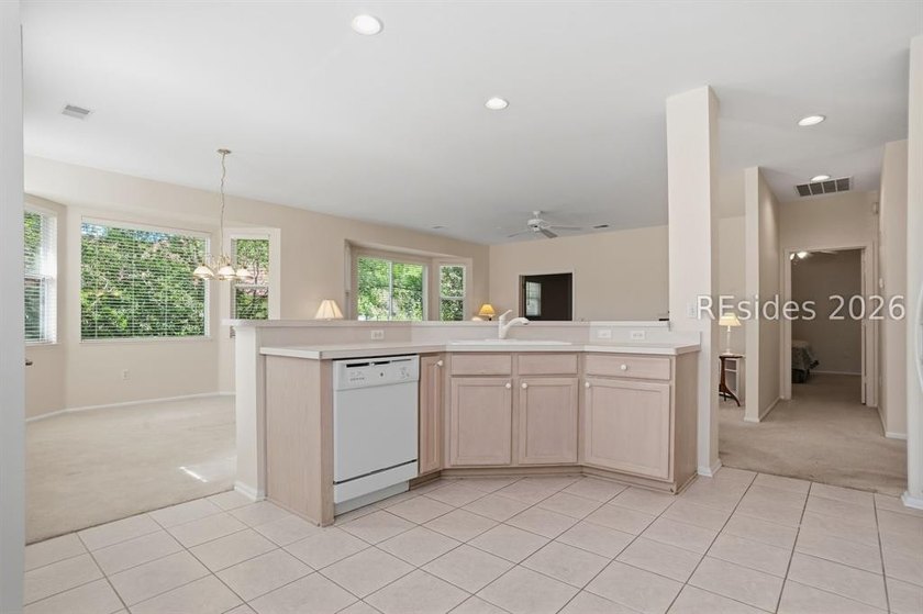 Well-maintained Potomac model located on a quiet cul-de-sac in - photo 30