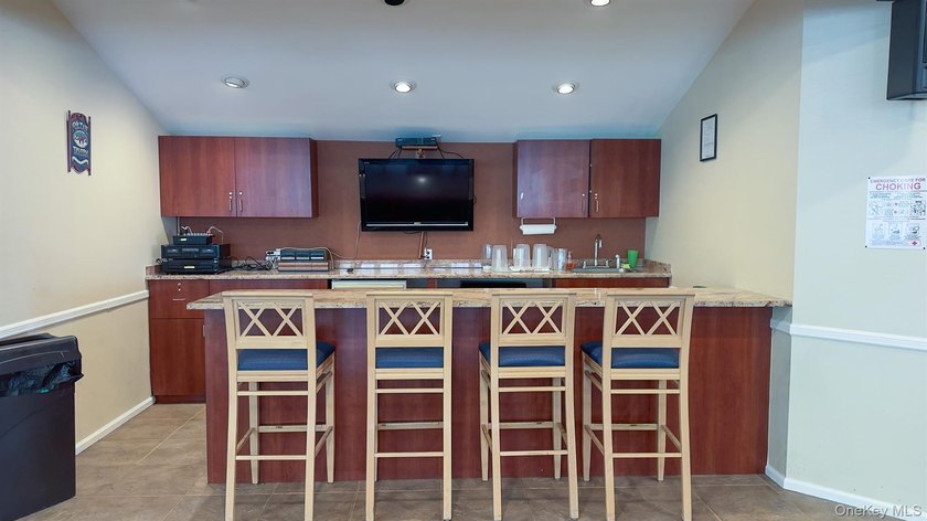 Welcome to easy, low-maintenance living in this well-maintained - photo 31