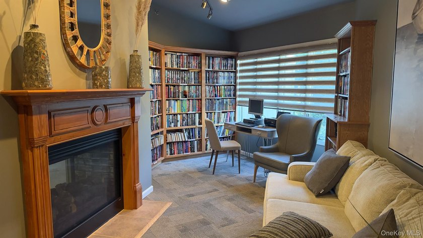 Welcome to easy, low-maintenance living in this well-maintained - photo 34
