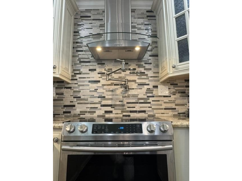 Don't miss the Resort lifestyle in this updated 2 bedroom, 2 - photo 3