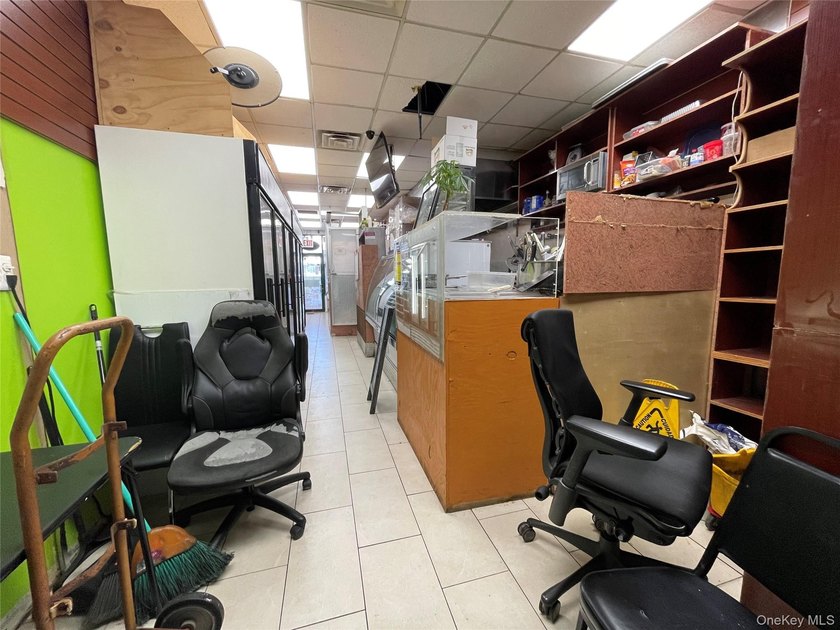Prime Location! Across From Motor Vehicle Dept and JFK, 4,620 - photo 11