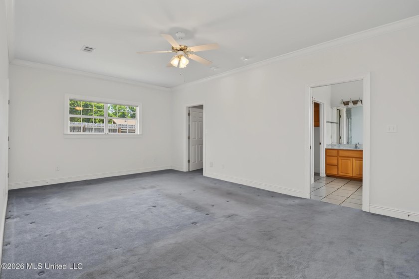 Spacious 4-bedroom, 2-bath home conveniently located between Hwy - photo 14