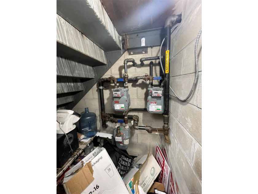 Prime Location! Across From Motor Vehicle Dept and JFK, 4,620 - photo 15