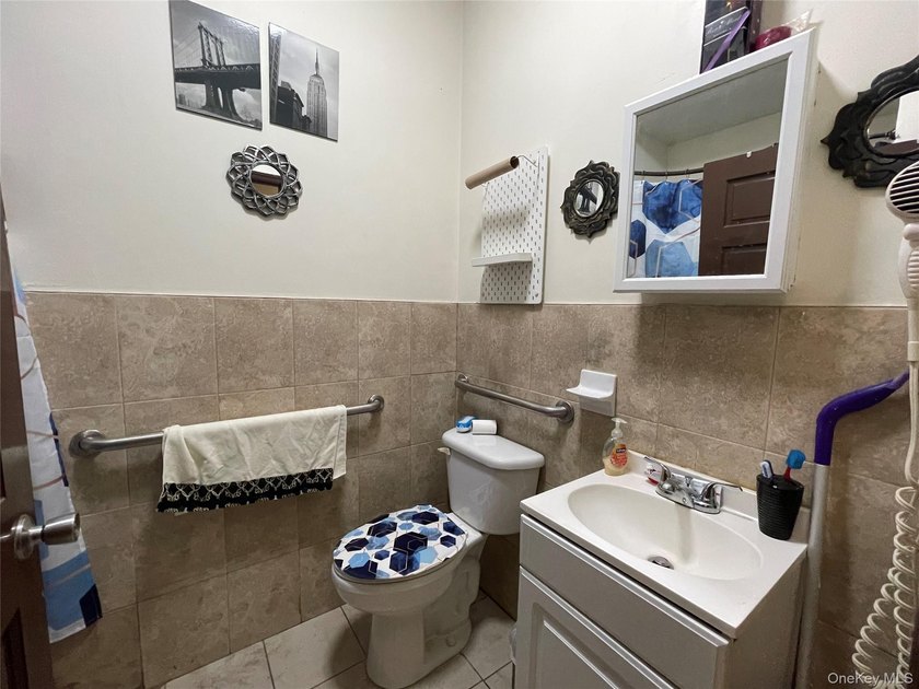 Prime Location! Across From Motor Vehicle Dept and JFK, 4,620 - photo 16