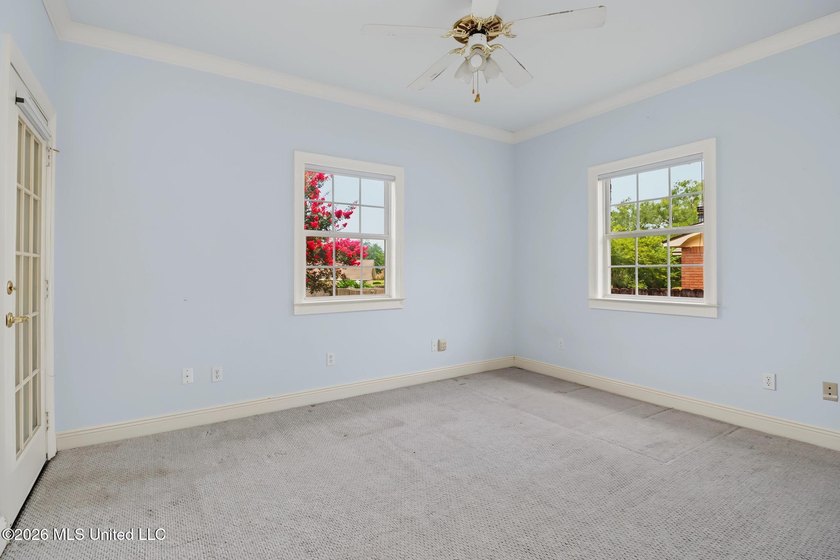 Spacious 4-bedroom, 2-bath home conveniently located between Hwy - photo 19