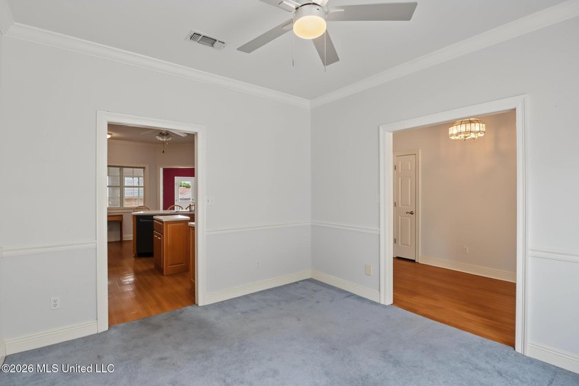 Spacious 4-bedroom, 2-bath home conveniently located between Hwy - photo 21