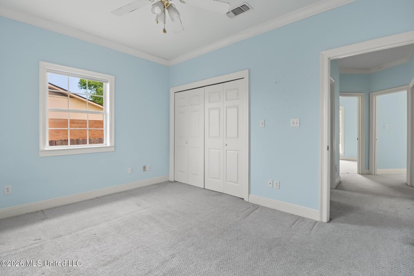 Spacious 4-bedroom, 2-bath home conveniently located between Hwy - photo 26
