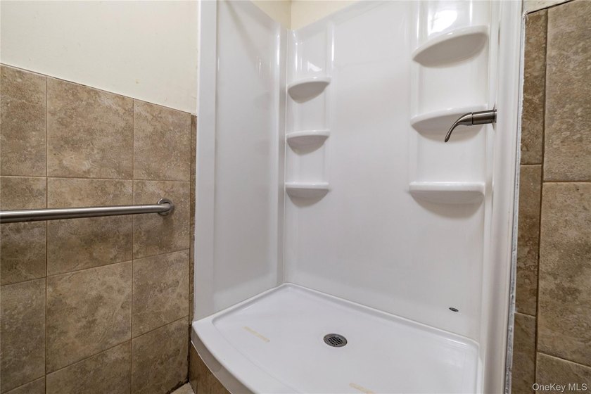 Prime Location! Across From Motor Vehicle Dept and JFK, 4,620 - photo 27