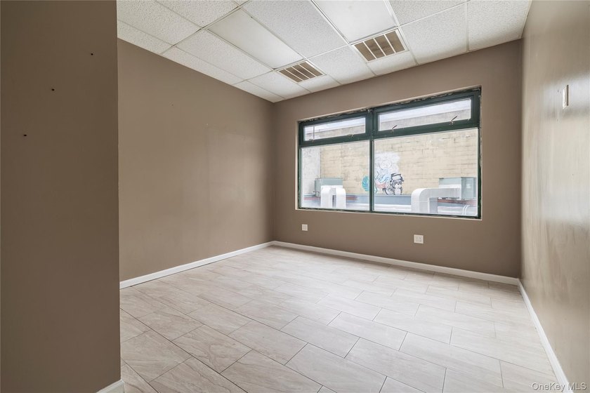 Prime Location! Across From Motor Vehicle Dept and JFK, 4,620 - photo 36