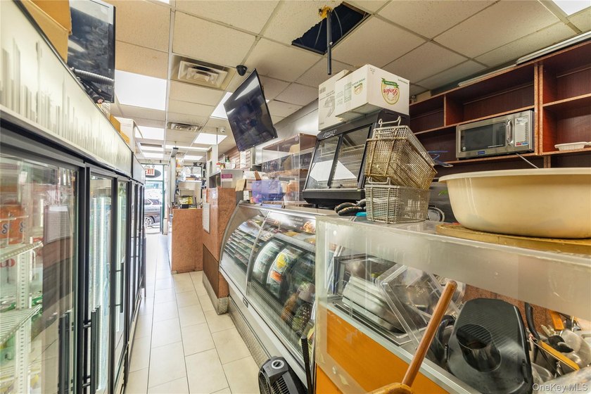 Prime Location! Across From Motor Vehicle Dept and JFK, 4,620 - photo 40