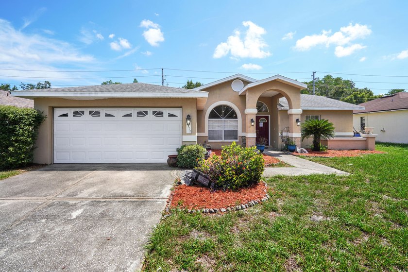 Move right into this beautifully updated 3-bedroom, 2-bath home - photo 3