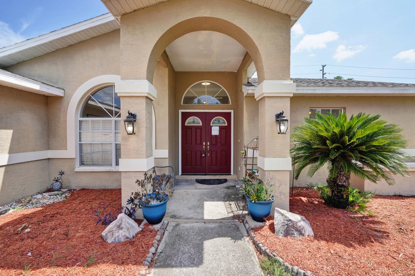 Move right into this beautifully updated 3-bedroom, 2-bath home - photo 4