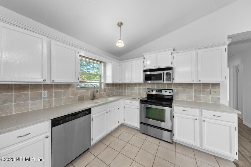 No-HOA 4-bedroom, 2-bath home in the Sans Pareil neighborhood of - photo 7