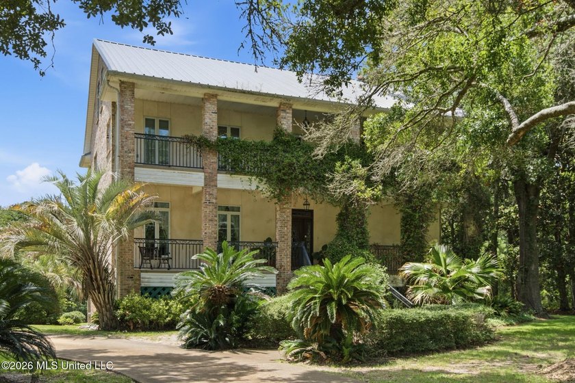 Custom-built and designed by renowned architect William H - photo 8
