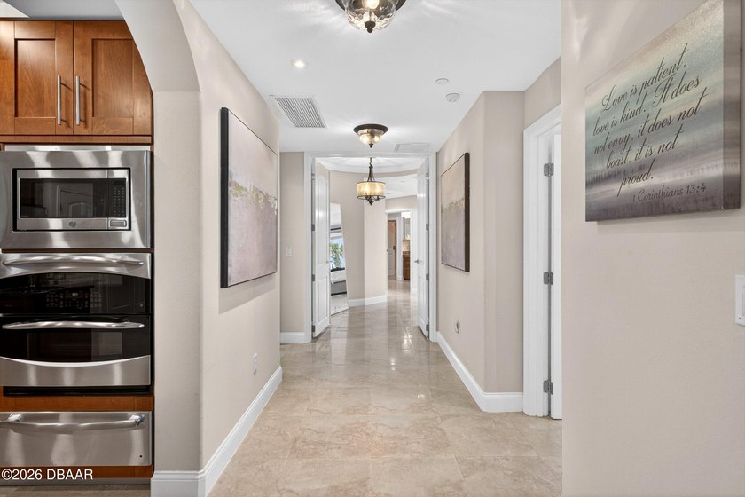 THIS LEADING LUXURY COASTAL CONDOMINIUM ESTATE UNVEILS A DREAM - photo 32