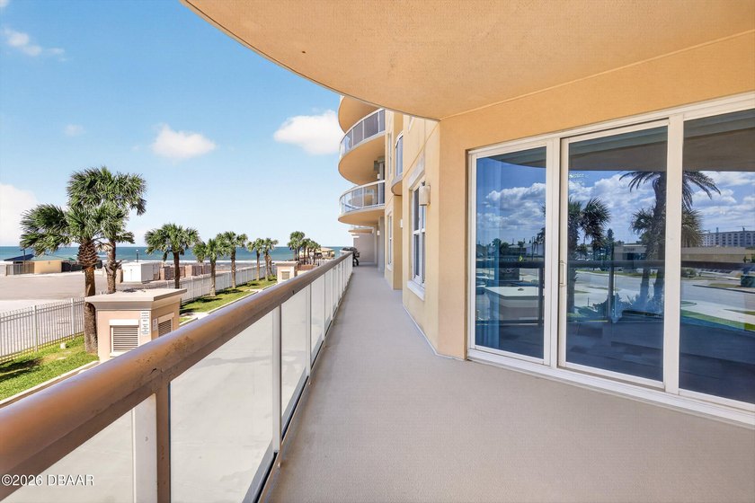 THIS LEADING LUXURY COASTAL CONDOMINIUM ESTATE UNVEILS A DREAM - photo 39