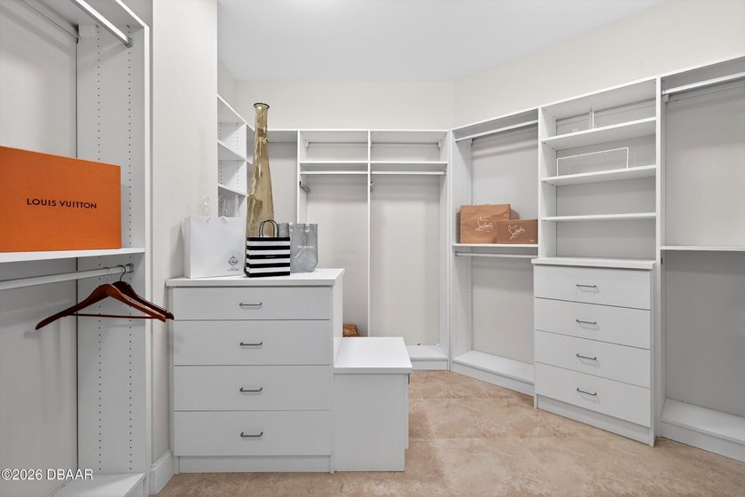 THIS LEADING LUXURY COASTAL CONDOMINIUM ESTATE UNVEILS A DREAM - photo 47