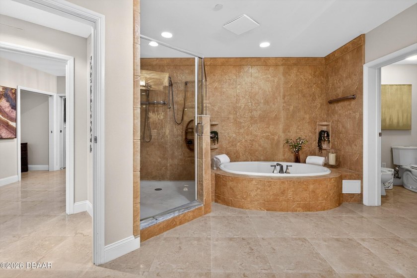 THIS LEADING LUXURY COASTAL CONDOMINIUM ESTATE UNVEILS A DREAM - photo 49