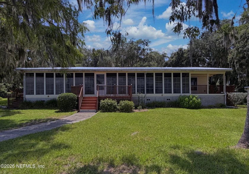 Beautiful retreat on the St. Johns River. Country setting that - photo 5