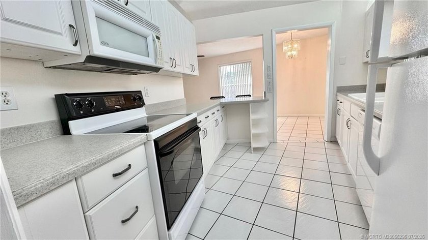 Welcome to this charming waterfront residence in Village Oaks - photo 10