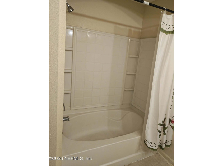 This is a spacious town home. It has three full bathrooms, three - photo 6