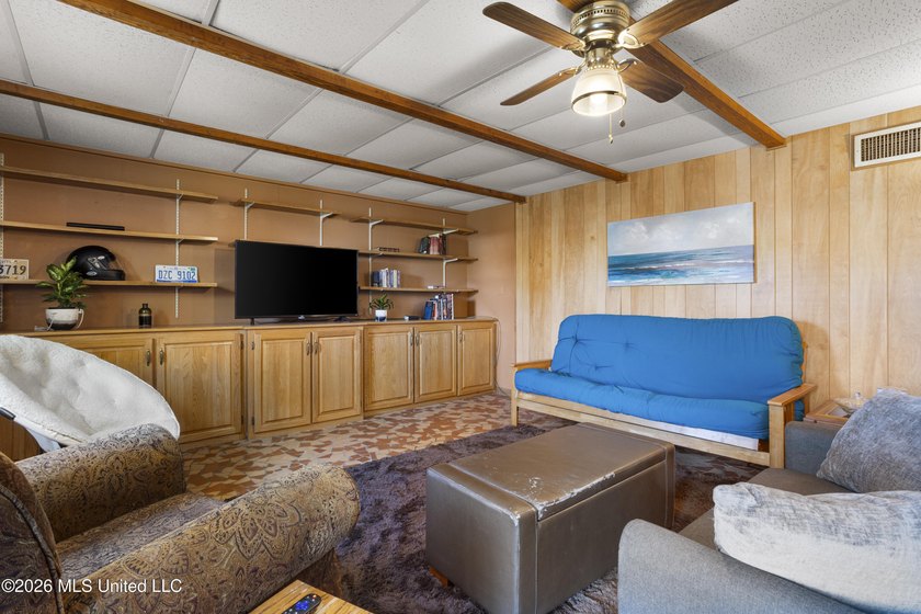 Great home with all new roof, water heater, and a/c. Well - photo 14