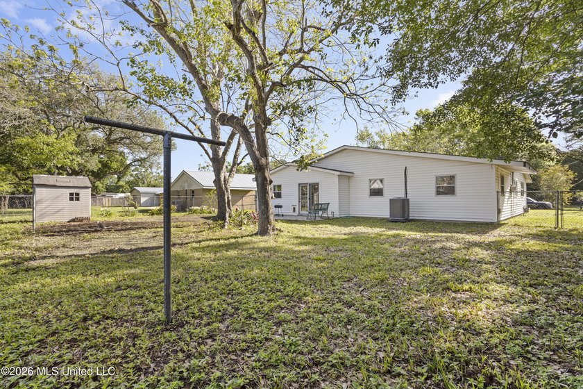 Great home with all new roof, water heater, and a/c. Well - photo 31