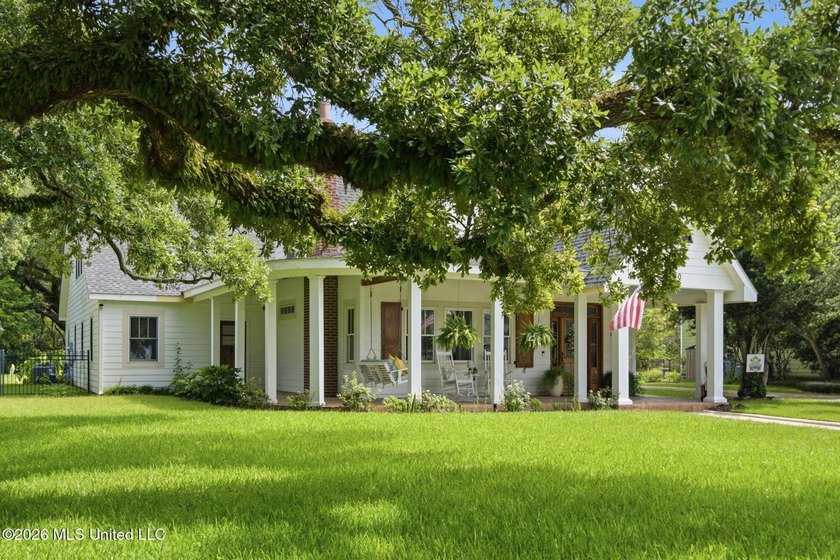A Rare Gulf Coast Treasure Where Timeless Charm Meets Modern - photo 4