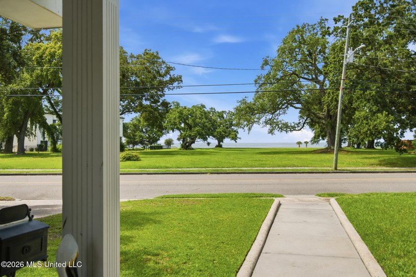 A Rare Gulf Coast Treasure Where Timeless Charm Meets Modern - photo 6