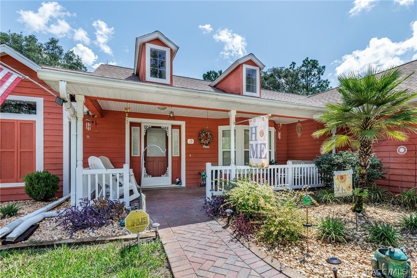 WELL APPOINTED AND BEAUTIFULLY MAINTAINED 3/2/2 POOL HOME on .32 - photo 3