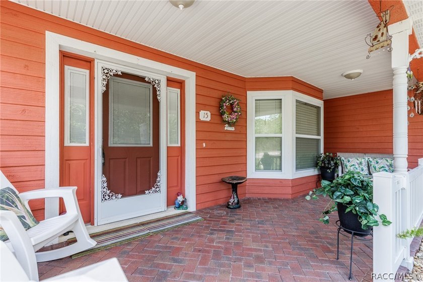 WELL APPOINTED AND BEAUTIFULLY MAINTAINED 3/2/2 POOL HOME on .32 - photo 5