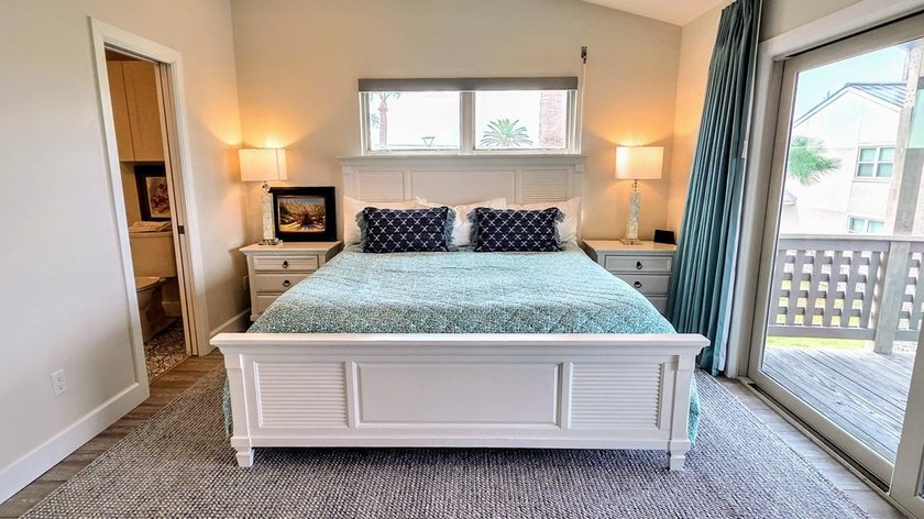 Welcome to coastal living at its finest in this beautifully - photo 14