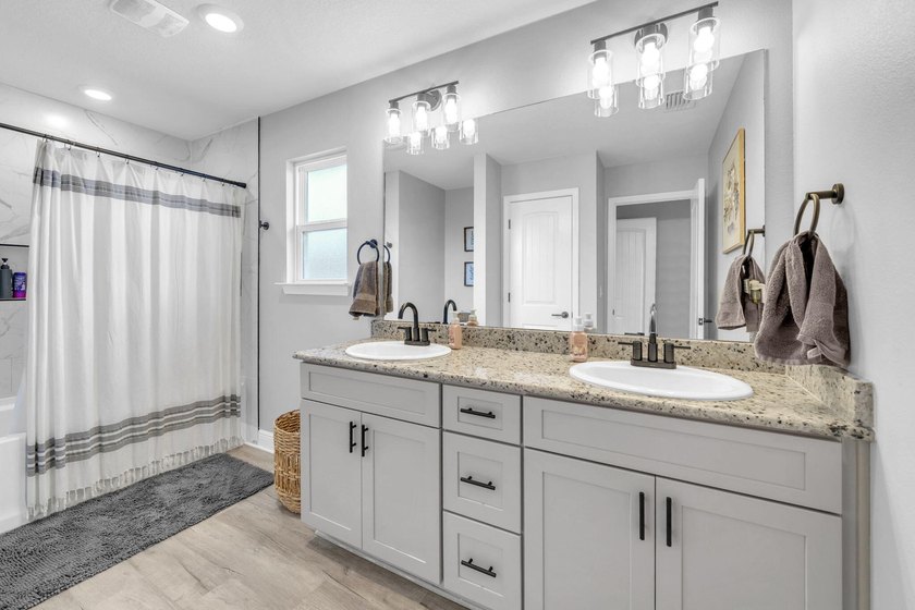 Looking for a move-in-ready home in Freeport close to 30A, South - photo 36