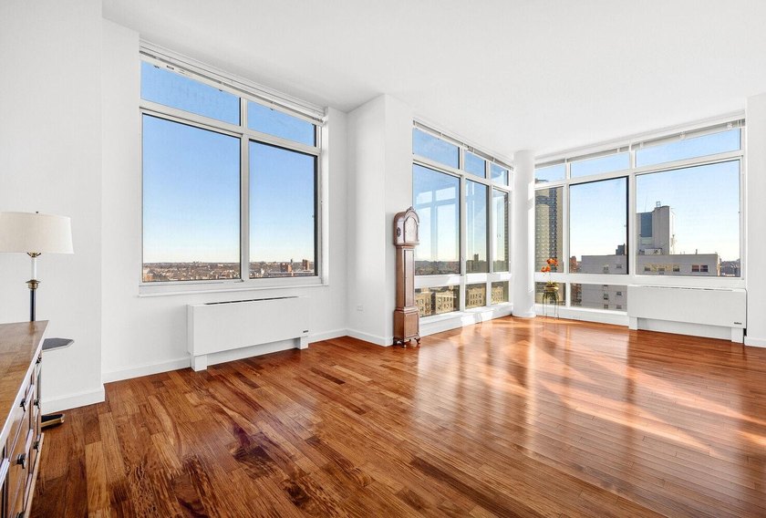 This bright and spacious 2-bedroom, 2-bathroom residence in the - photo 4