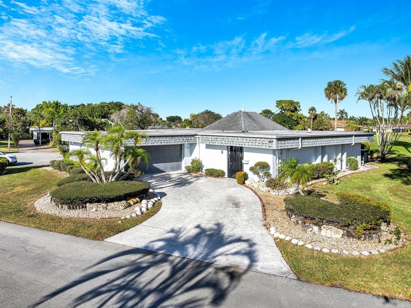 Palm Springs meets South Florida in this distinctive mid-century - photo 2