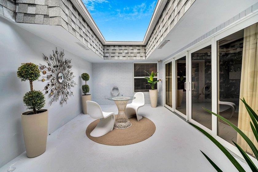 Palm Springs meets South Florida in this distinctive mid-century - photo 3