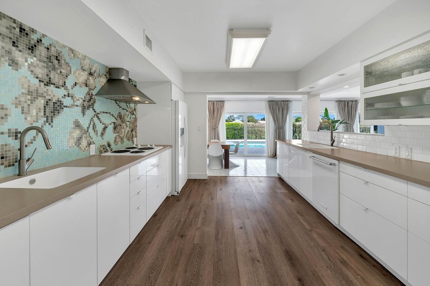 Palm Springs meets South Florida in this distinctive mid-century - photo 6