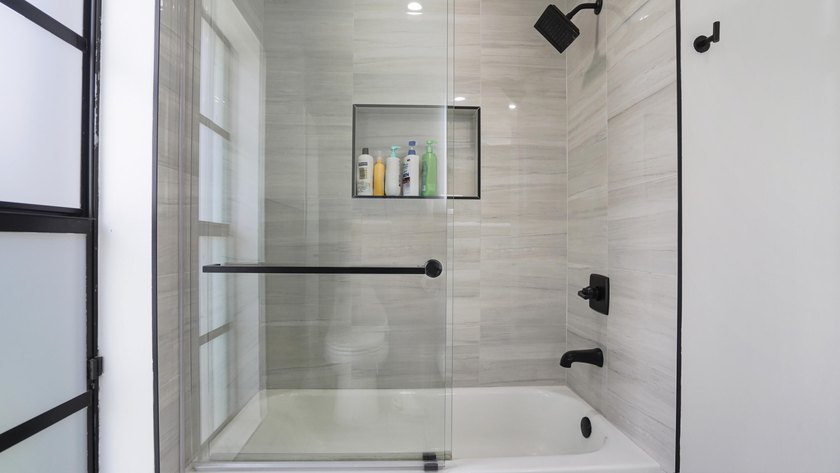 Stunning fully renovated 5-bedroom, 3-bathroom home in the - photo 17