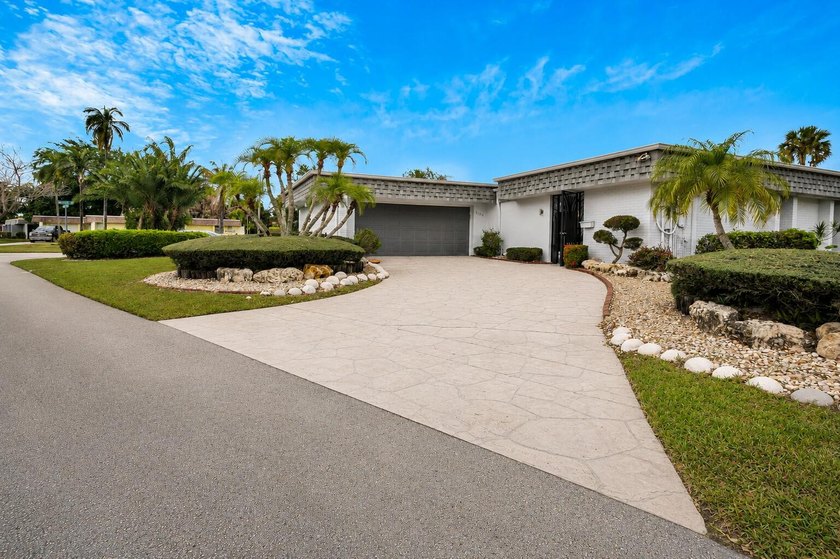 Palm Springs meets South Florida in this distinctive mid-century - photo 7