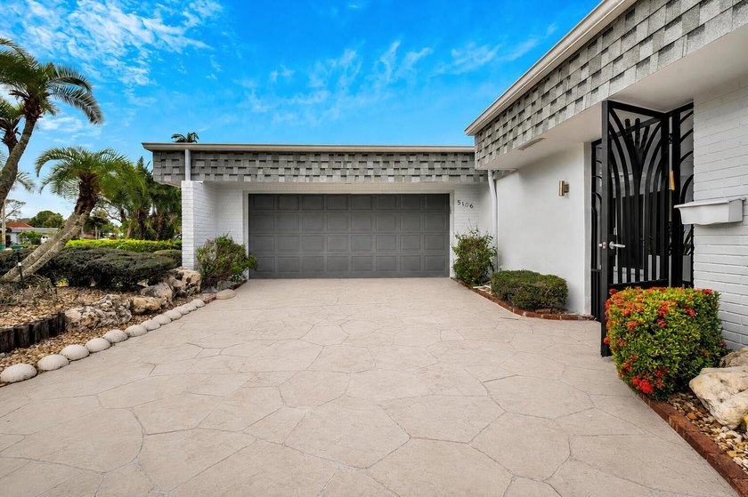 Palm Springs meets South Florida in this distinctive mid-century - photo 8