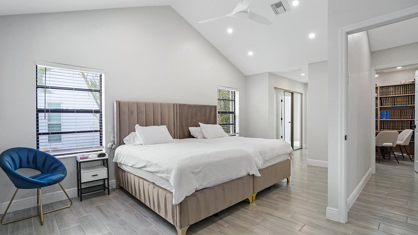 Stunning fully renovated 5-bedroom, 3-bathroom home in the - photo 26