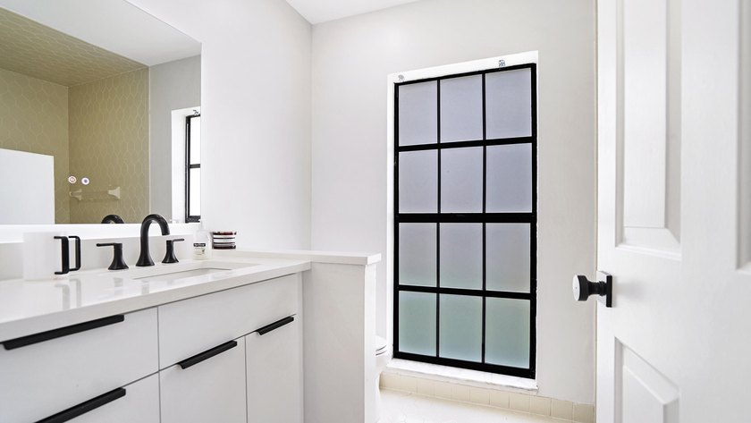 Stunning fully renovated 5-bedroom, 3-bathroom home in the - photo 29