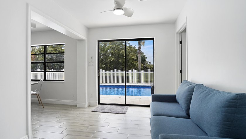 Stunning fully renovated 5-bedroom, 3-bathroom home in the - photo 35