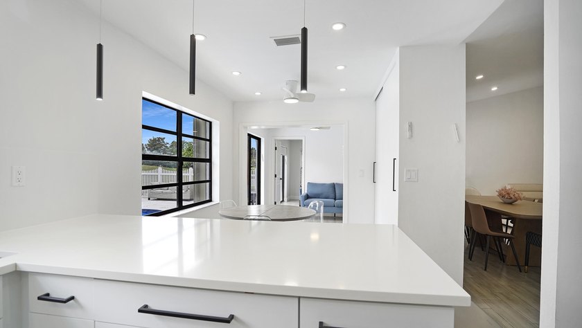 Stunning fully renovated 5-bedroom, 3-bathroom home in the - photo 44